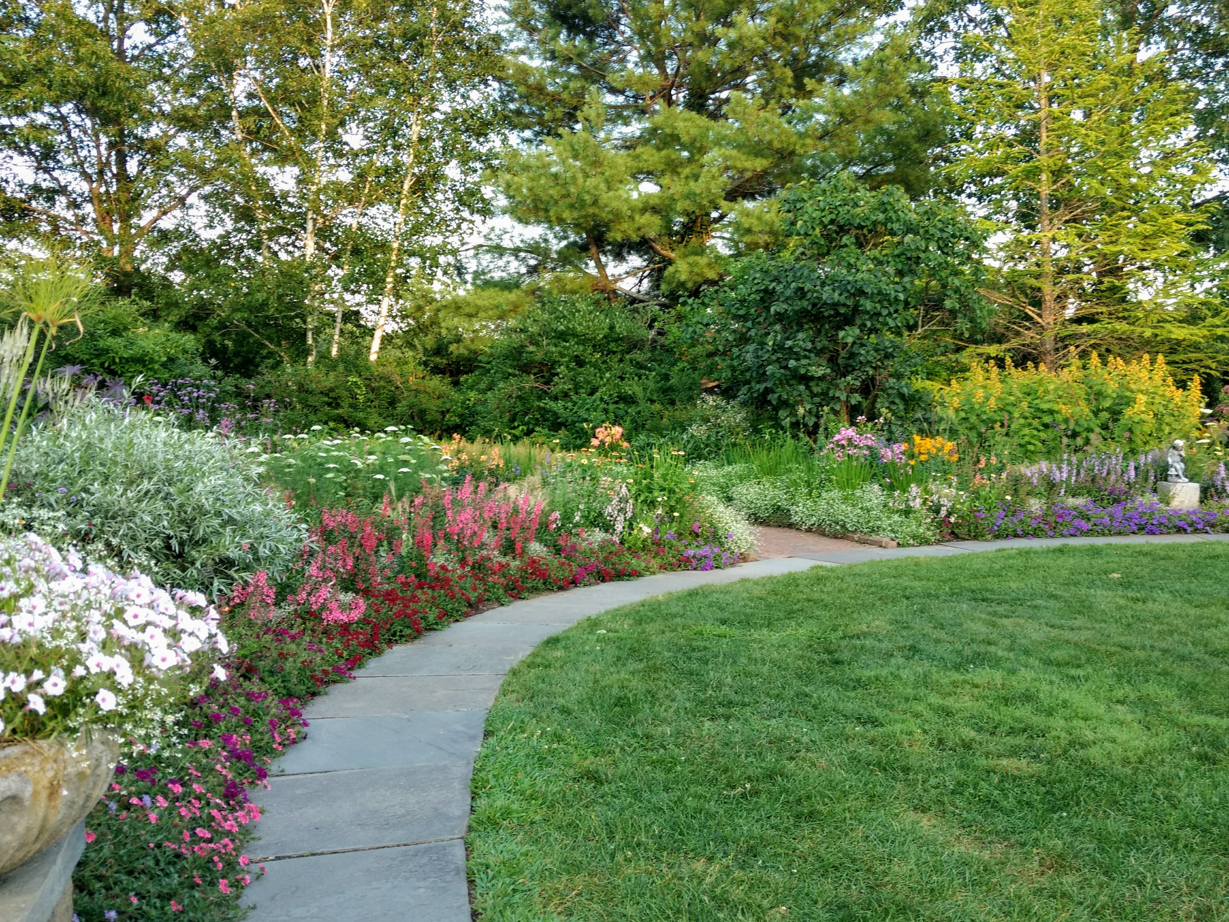 Благоустройство участка частного дома в Алуште и Республике Крым